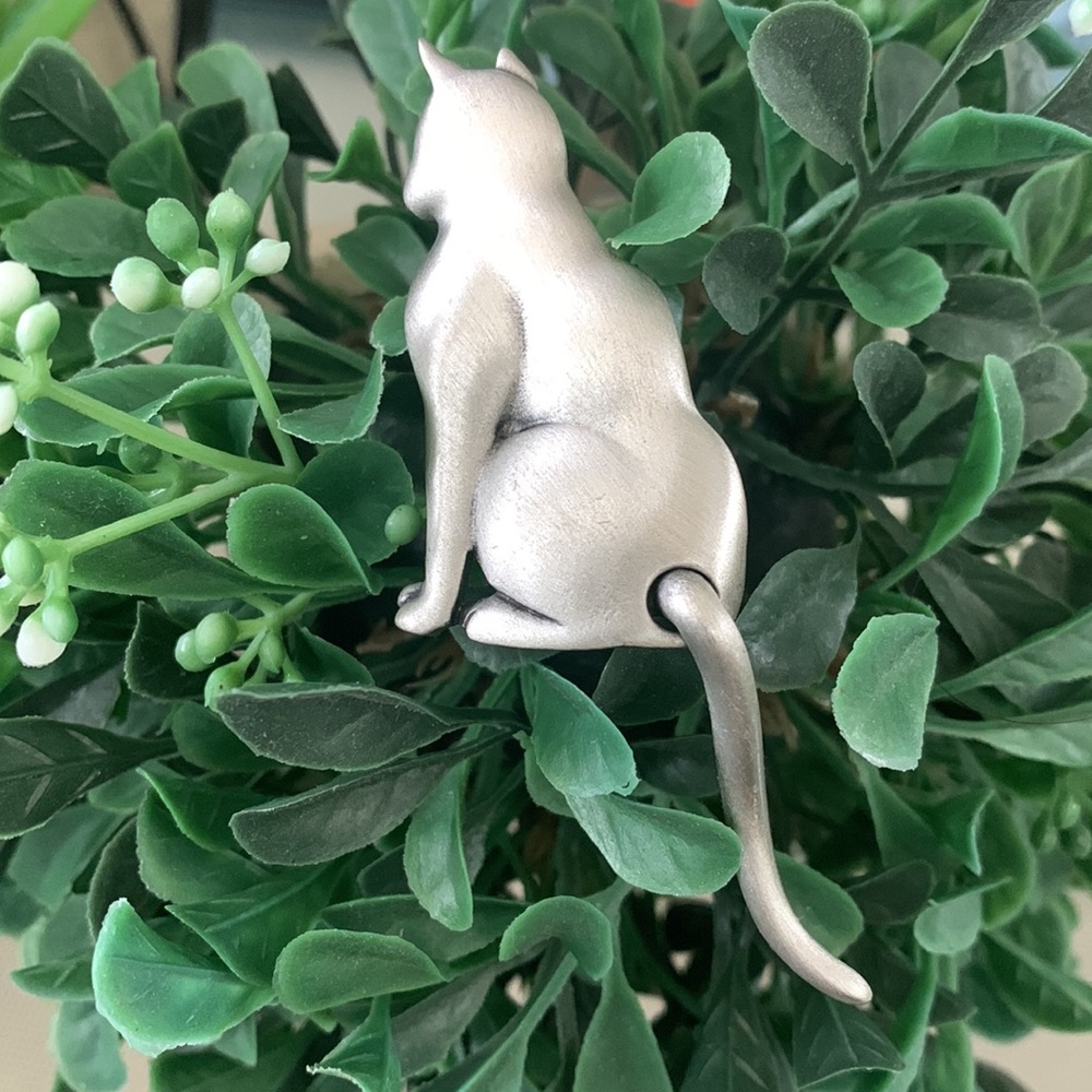Vintage Pet Lover’s Brooch (Moveable Tail)